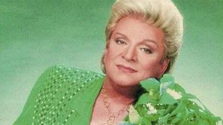 Sanat Güneşi Zeki Müren'in hayatı film oluyor! Ünlü yapımcı açıkladı, gözler o isme çevrildi: 'Adres belli'