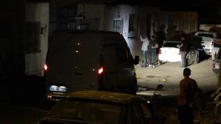 Boğazını bıçakla kesip canlı yayın açtı, elinden kurtulan adam kanlar içinde sokağa çıkıp yardım istedi