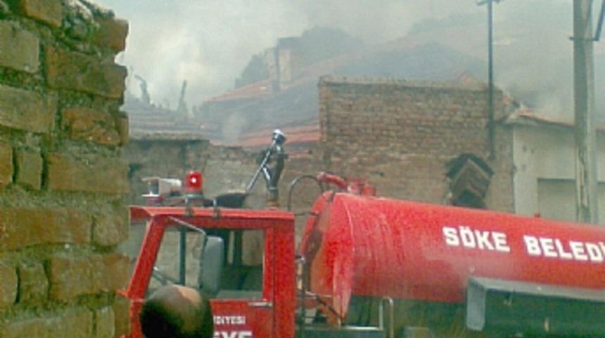 Eski yağ fabrikasında &ccedil;ıkan yangın korkuttu