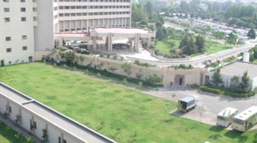 Tedavi g&ouml;ren iş adamı AIDS'li &ccedil;ıktı