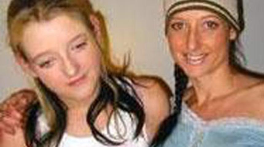 Sapık anne kızının bekaretini sattı!