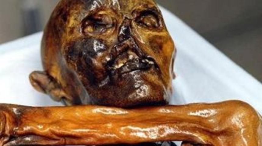 Lanetli adamın sırrı