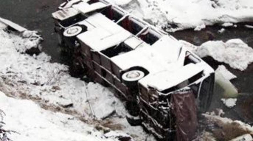 Katliam gibi kaza! 6 &ouml;l&uuml; 11 yaralı