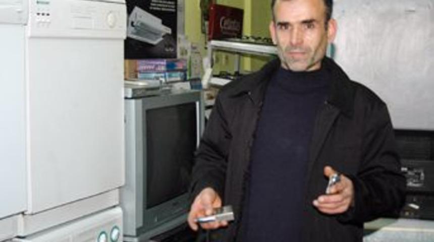 Hırsızlar LCD televizyon &ccedil;aldı