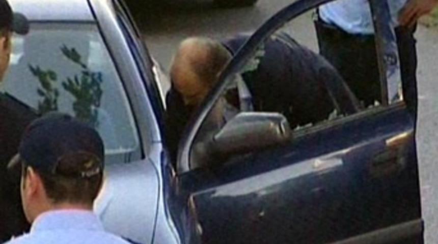 Kız meselesi y&uuml;z&uuml;nden 3 kişiyi vurdu