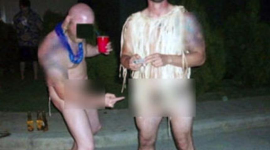 B&uuml;y&uuml;kel&ccedil;ilikte eşcinsel alem