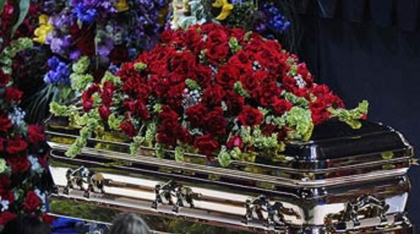 Michael Jackson toprağa verildi