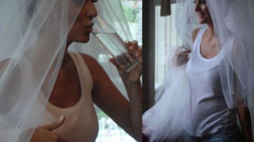 Kot şortlu atletli gelin