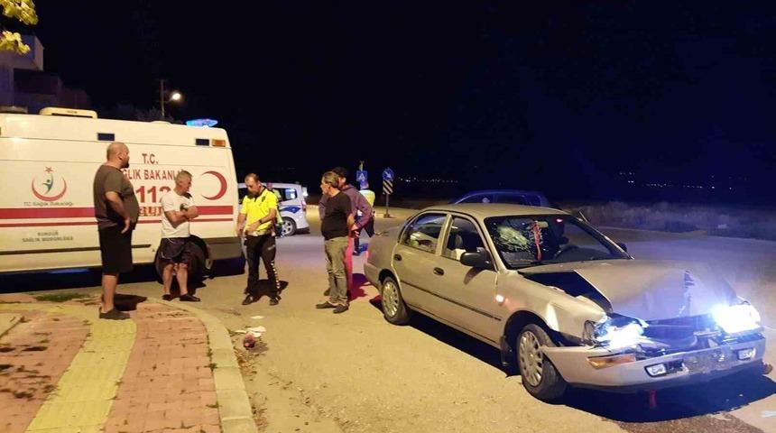 Kontrolden çıkan otomobil park halindeki ticari araca çarptı: 1 yaralı