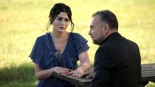 Yaprak Dökümü'nün Ferhunde'si Deniz Çakır evlendi! Sade gelinliğiyle beğeni topladı