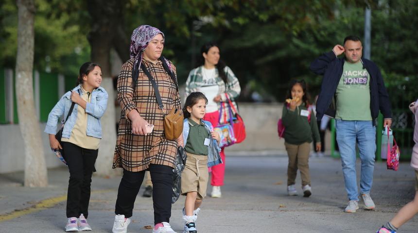 İstanbul'da yarın devreye giriyor: Okullar başlarken yeni tedbirler alındı! Dönem boyunca aralıksız devam edecek