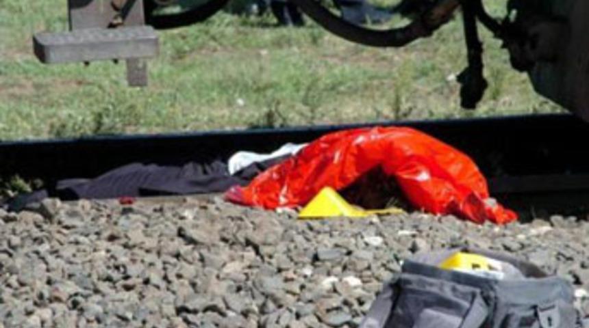 Liseli aşıklara tren &ccedil;arptı: 1 &ouml;l&uuml;