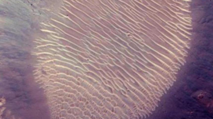 Mars'ta gizemli parmak izi