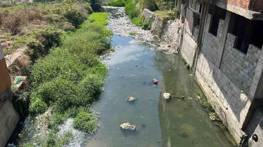 Dere yatağını çöplüğe çevirdiler