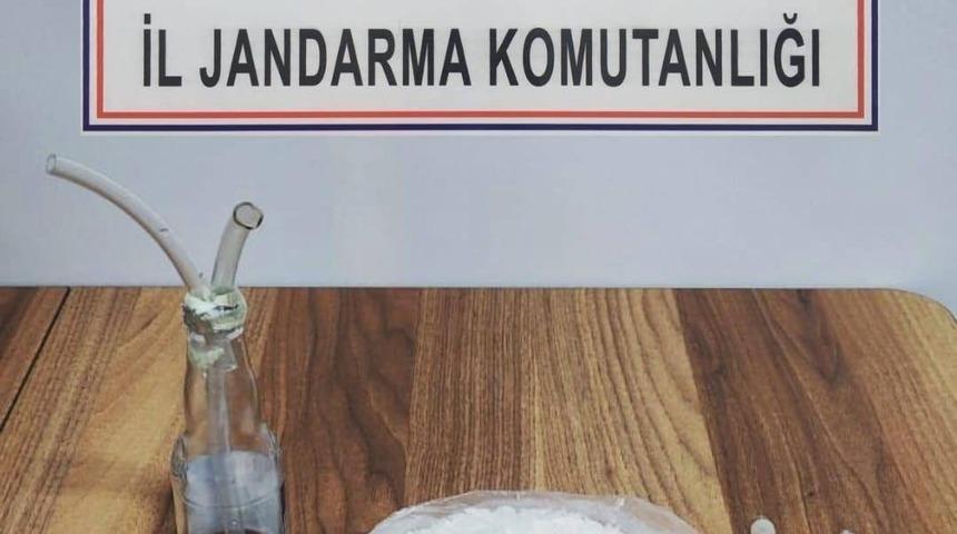 Şapkadan uyuşturucu çıktı