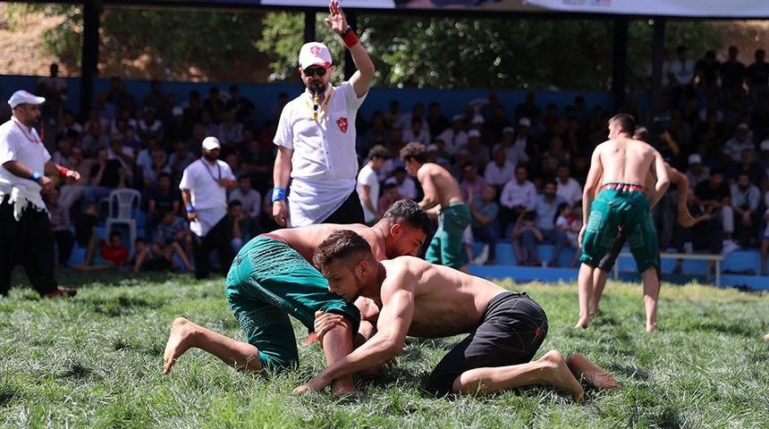 Yiğitler er meydanına deprem şehitleri anısına &ccedil;ıktı