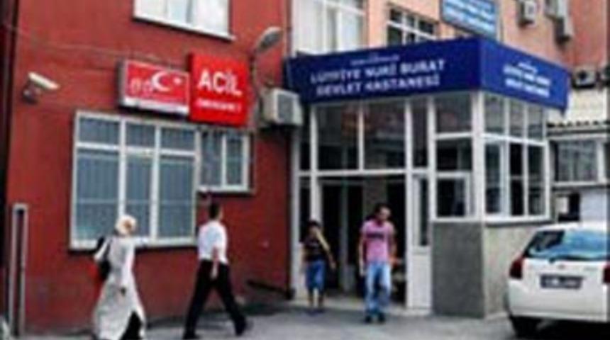 15'lik anne bebeğini klozete attı