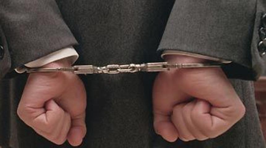 Kendi y&ouml;nettiği operasyonda tutuklandı