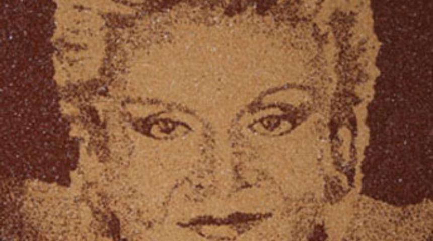 Kumdan &uuml;nl&uuml;ler şaşırttı