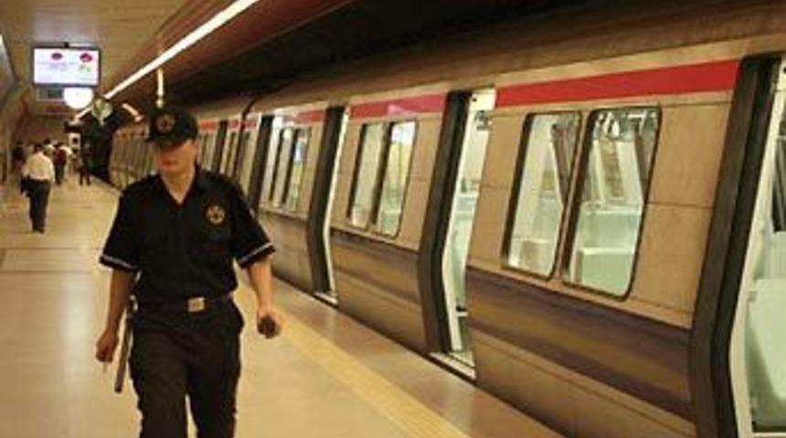 Metroda seks yayını