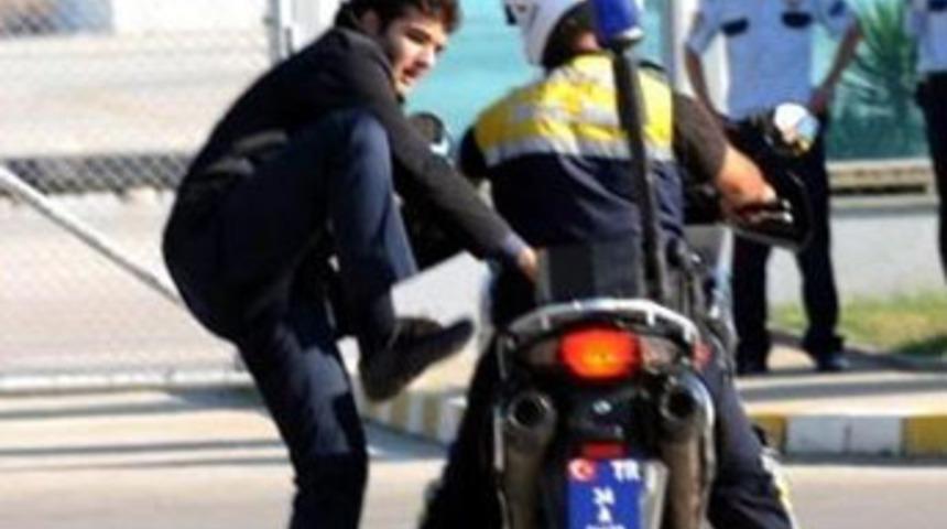 G&uuml;l'&uuml;n oğlu polis motosikletinde!