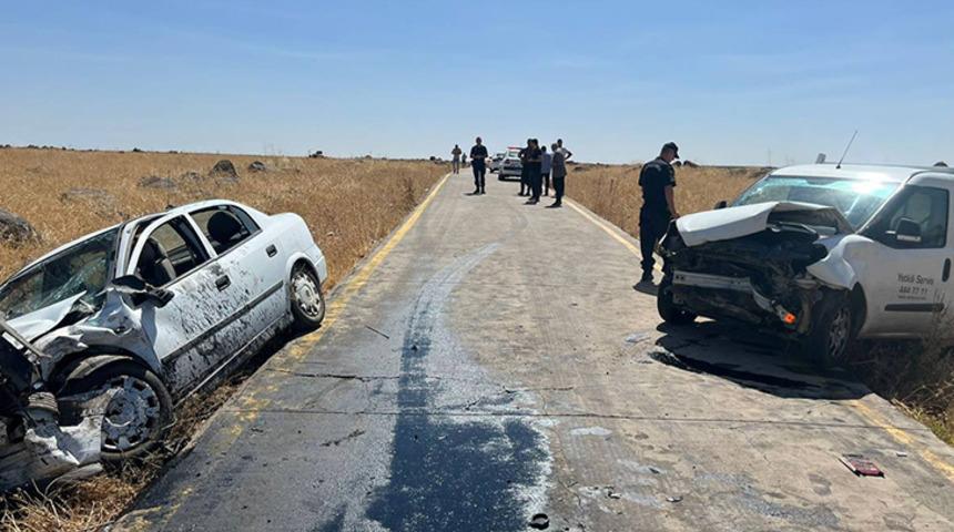 Şanlıurfa'da otomobille kamyonet kafa kafaya çarpıştı! Çok sayıda yaralı var