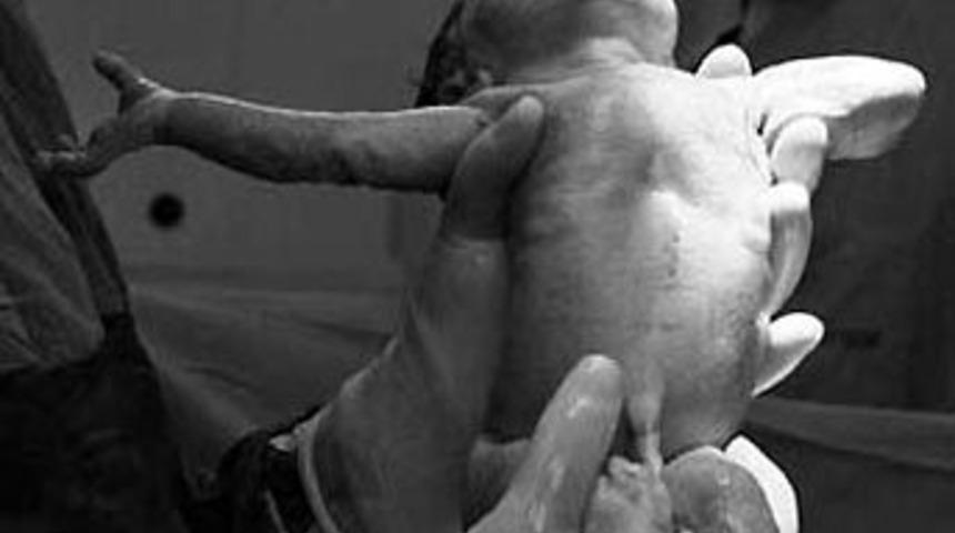 Bir erkeğin g&ouml;z&uuml;nden doğum