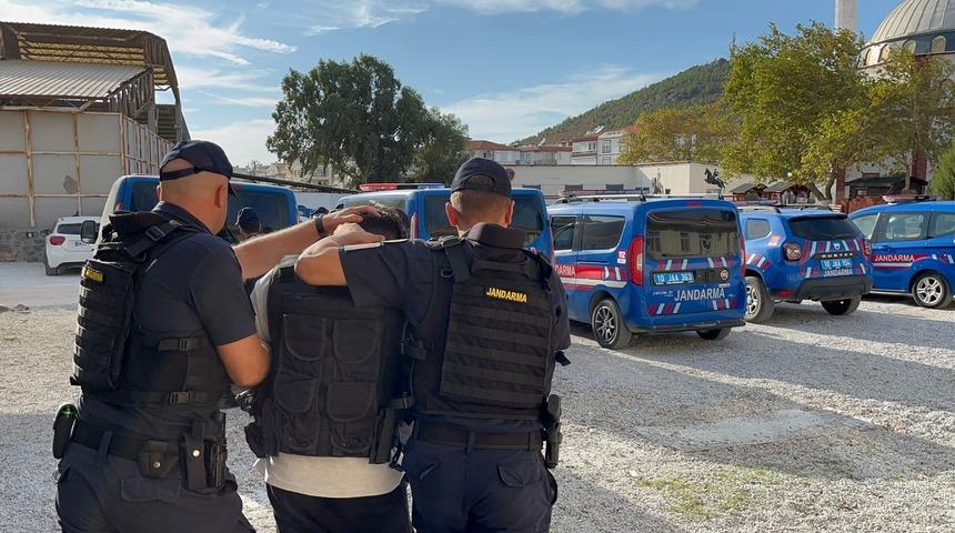 Balıkesir'de bir kişinin otel odasında ölü bulunmasına ilişkin 2 zanlı tutuklandı