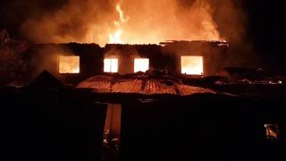 Karabük'te yangın çıkan iki katlı ev kullanılamaz hale geldi