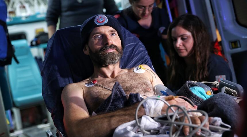 Mersin'de mağarada rahatsızlanan ABD'li dağcı tahliye edildi