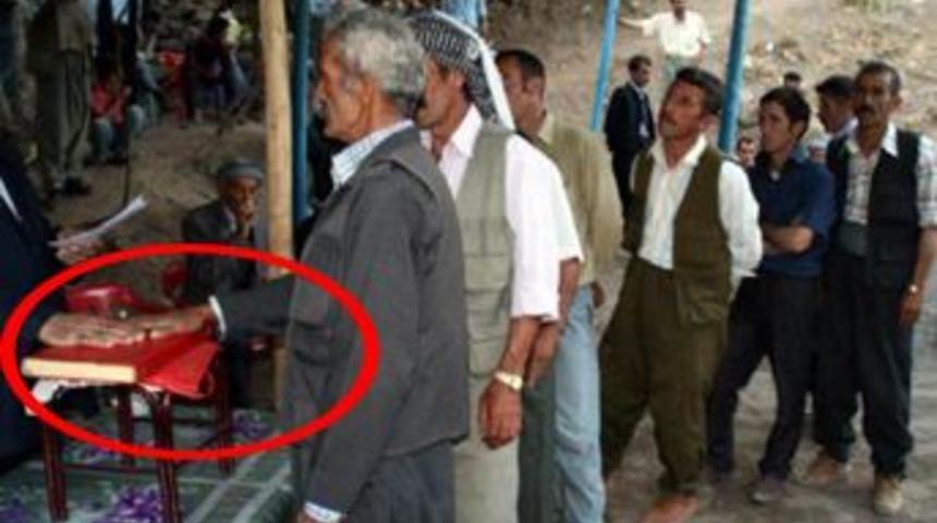 Kuran'a el basıp yemin ettiler