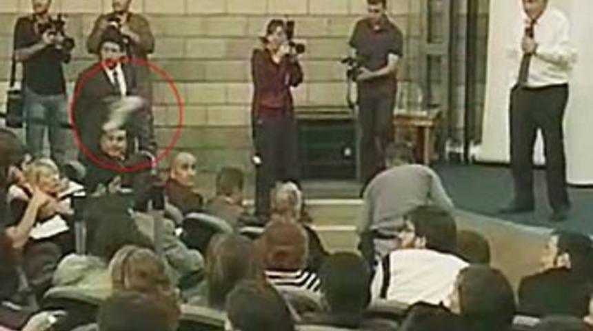 IMF Başkanı'na ayakkabılı protesto