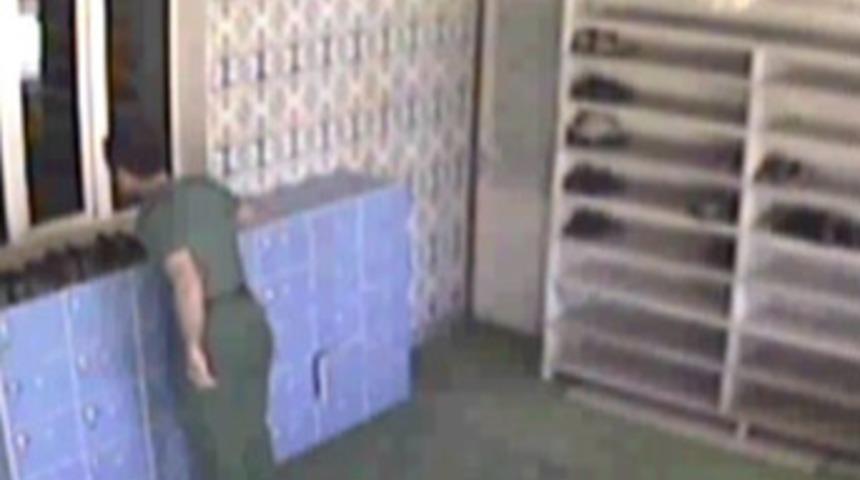 Camide saniye saniye hırsızlık anı