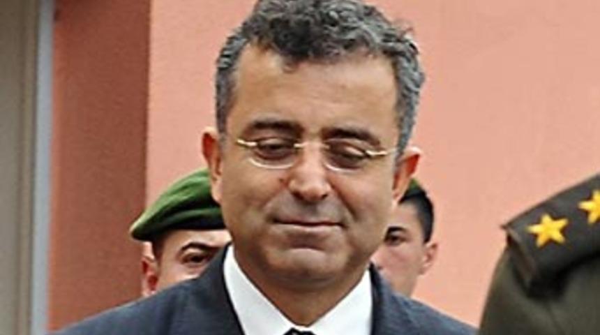 Yarbay D&ouml;nmez'e tahliye