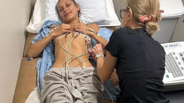 Zor günler geride kaldı! Bella Hadid sosyal medyayı sallayan kampanya ile döndü