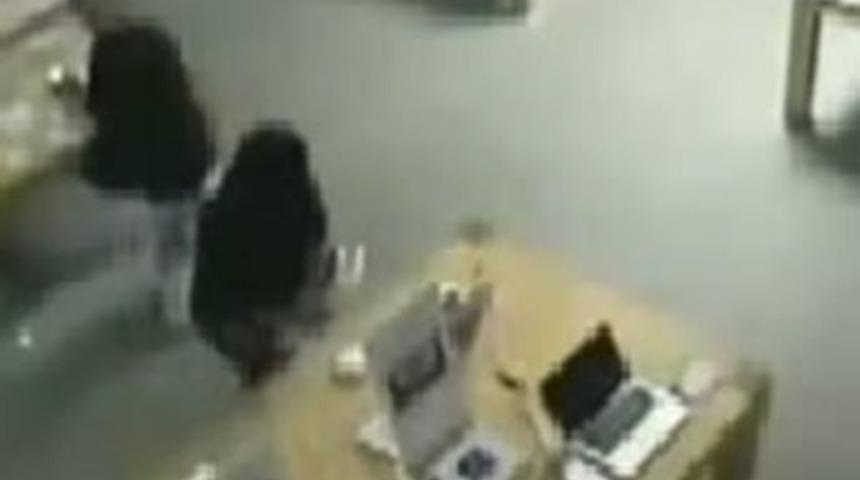 Apple'ı 31 saniyede soydular