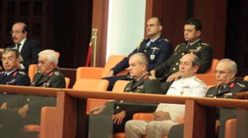 DTP'ye asker ve siyasetten jest