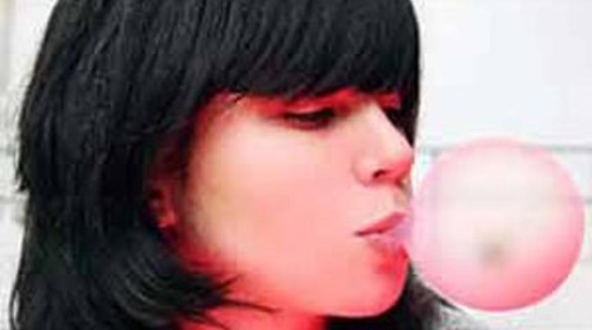 Sakız &ouml;ld&uuml;rd&uuml;!