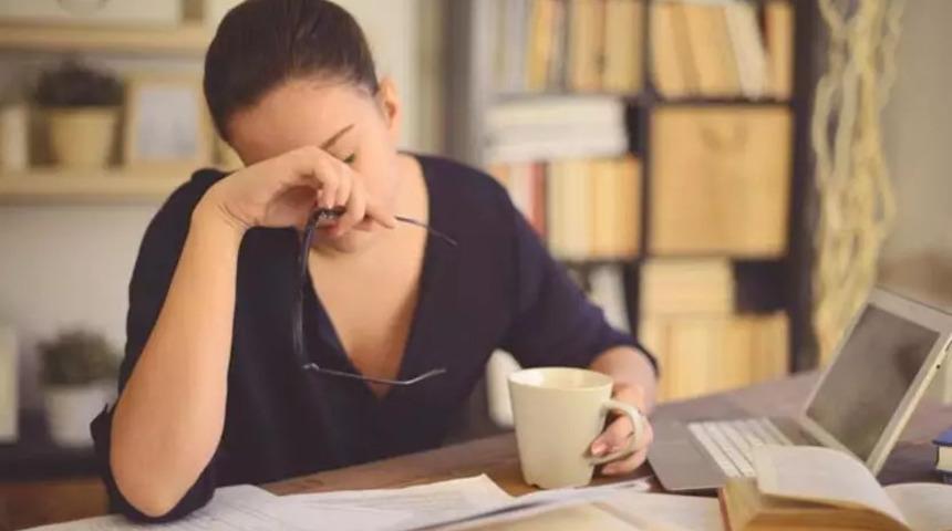 Prof. Dr. Erkan Topuz 'Kendinizi hasta sanıyorsunuz ama değilsiniz' diyerek açıkladı! İşte geçmeyen yorgunluğun sebebi