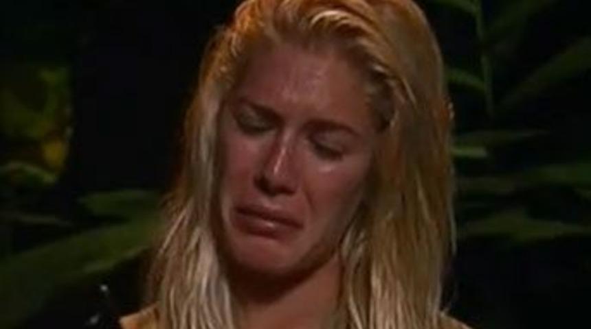 Seksi yıldıza Guantanamo muamelesi!