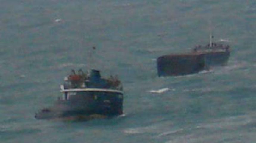 Gemi ikiye bölündü