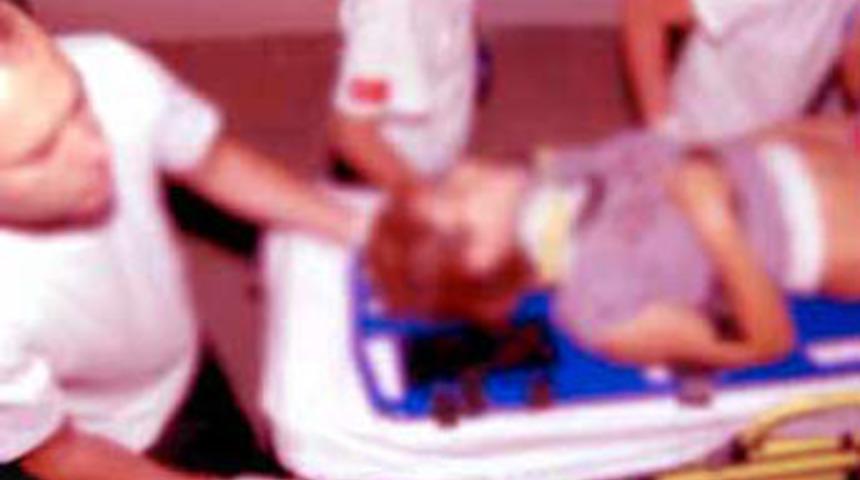 Annesi gece &ccedil;ıkmasın diye kapıyı kitleyince...