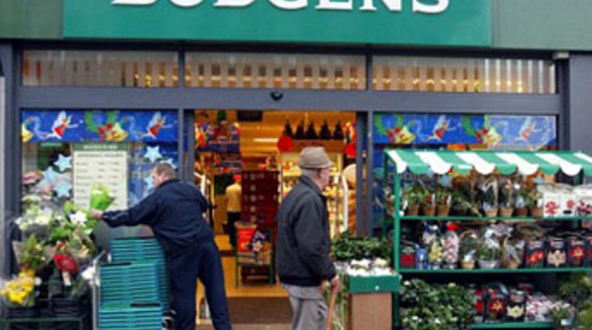 Soyguncuyu kusuru kurtardı