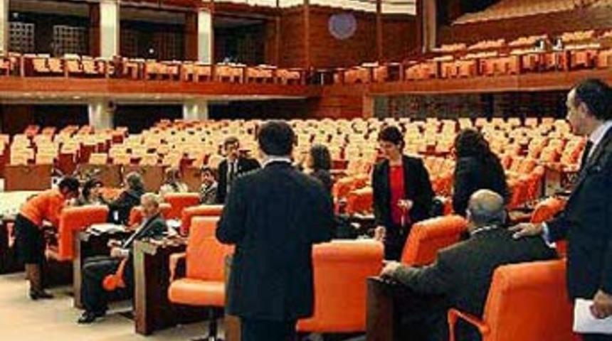 DTP &ldquo;8 vicdanlı milletvekili&rdquo; arıyor