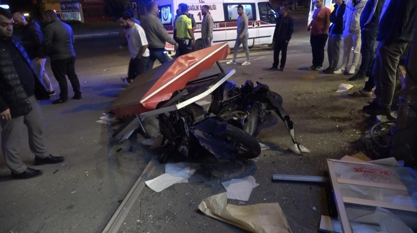 Düzce'de otomobile çarpan motosikletteki 2 kişi yaralandı