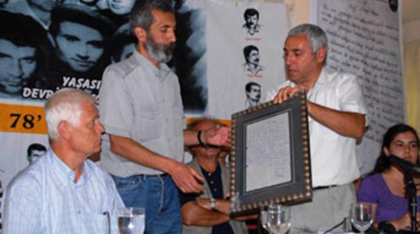 Acele ediyorlar kısa oldu