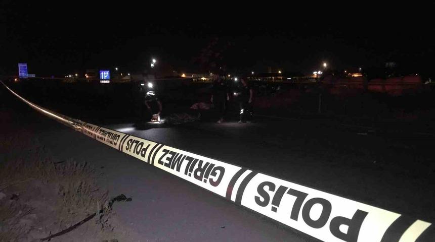 Yolcu indiren araca kamyon çarptı: Kasadan savrulan 2 kişi öldü, 8 kişi yaralandı