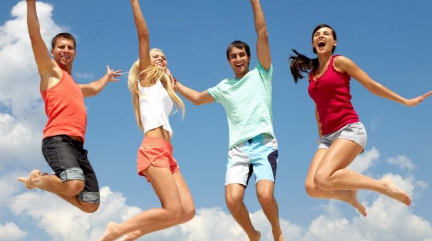 Onlarsız bir hayat düşünülemez! İnsanın canına can katan en eğlenceli burçlar belli oldu