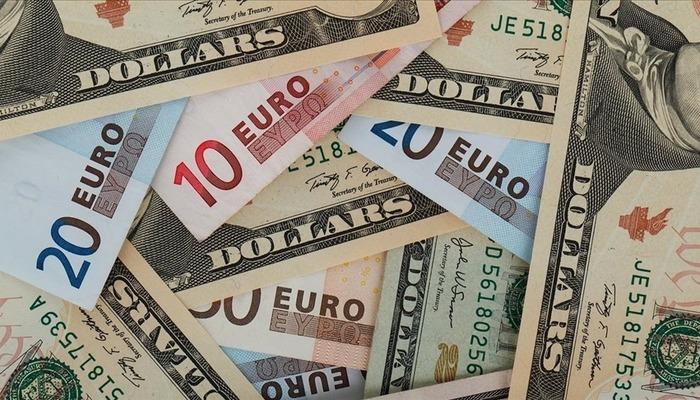 Sahte dolarlar, sahte Euro'lar, para sayma makinesi… Esenyurt'ta kalpazanlara şok baskın!