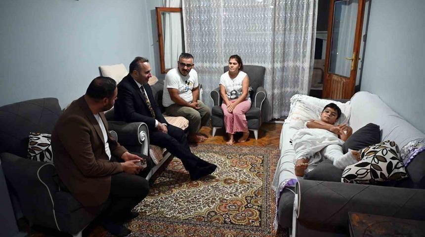 Tutuk, trafik kazası geçiren çocuğun çağrısına kayıtsız kalmadı